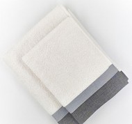 Set 2 Asciugamani in spugna bianca di puro cotone con balza grigia