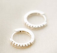 Orecchini a cerchio in argento sterling 925 con zirconi bianchi