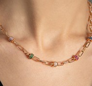 Collana in metallo dorato con ciondoli di zirconi multicolor