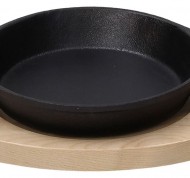 Tegame tondo in ghisa nera + sottopentola in bamboo linea Fusion Taste