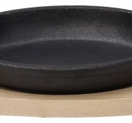 Tegame ovale  in ghisa nera + sottopentola in bamboo linea Fusion Taste