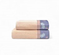 Set 2 asciugamani spugna Verbena in cotone idrofilo con bordo decorativo.