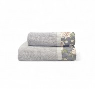 Set 2 asciugamani spugna Corolla in cotone idrofilo con bordo decorativo.