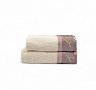 Set 2 asciugamani spugna Gigliola in cotone idrofilo con bordo decorativo.