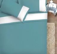 Completo letto matrimoniale con bordo in raso di cotone petrolio e bianco

