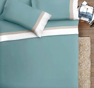 Completo letto matrimoniale con doppia balza in raso di cotone bianco/panna fondo petrolio